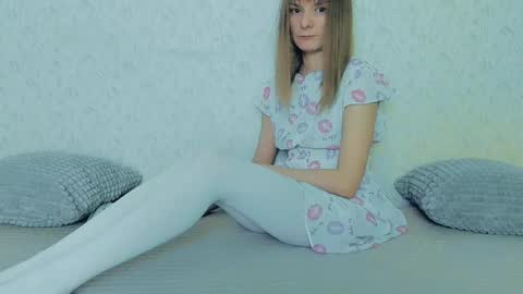 Snapshot of your_caramelka chatting on 3, 3, 2025 Lily online show from 3, 3, 2025