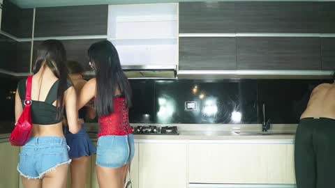 Aysel Chloe Noa and Zoe online show from 18, 2, 2026