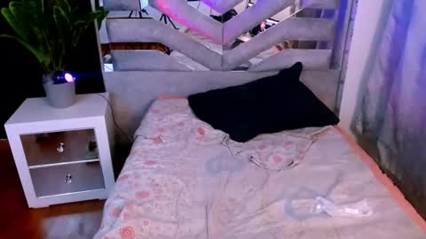 Snapshot of your_girl_of_dream chatting on 7, 4, 2026 your_girl_of_dream online show from 7, 4, 2026