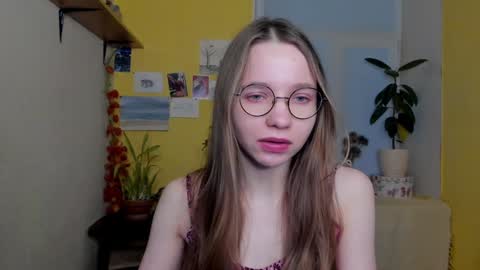 Snapshot of your_leslie chatting on 19, 12, 2024 Leslie online show from 19, 12, 2024