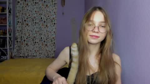 Snapshot of your_leslie chatting on 1, 2, 2025 Leslie online show from 1, 2, 2025