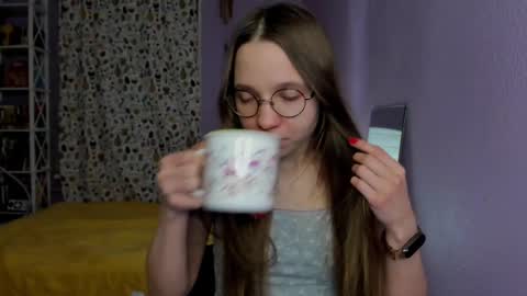 Snapshot of your_leslie chatting on 2, 3, 2025 Leslie online show from 2, 3, 2025