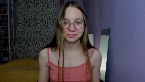 Snapshot of your_leslie chatting on 6, 3, 2025 Leslie online show from 6, 3, 2025