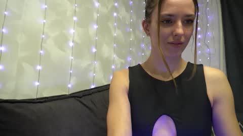 Snapshot of your_little_flexible_girl chatting on 27, 3, 2026 Meri online show from 27, 3, 2026