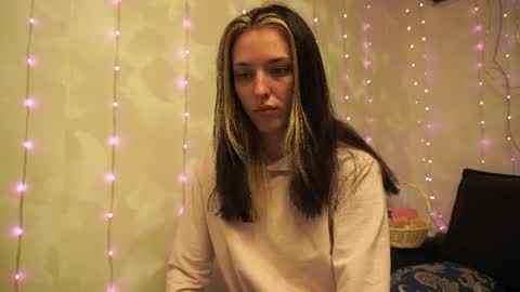 Snapshot of your_little_flexible_girl chatting on 7, 4, 2026 Meri online show from 7, 4, 2026