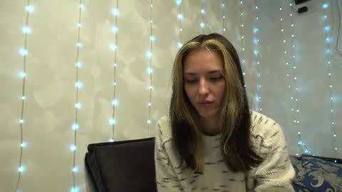 Snapshot of your_little_flexible_girl chatting on 8, 4, 2026 Meri online show from 8, 4, 2026