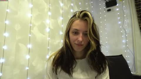 Snapshot of your_little_flexible_girl chatting on 14, 4, 2026 Meri online show from 14, 4, 2026