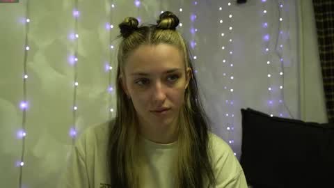 Snapshot of your_little_flexible_girl chatting on 21, 4, 2026 Meri online show from 21, 4, 2026