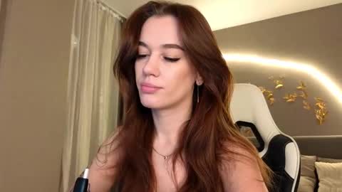 Jessica Loyd online show from 26, 10, 2025