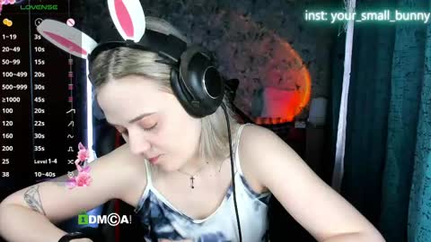 Snapshot of your_small_bunny chatting on 29, 5, 2026 Molly online show from 29, 5, 2026