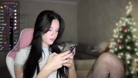 Snapshot of your_sweet_angel_ chatting on 17, 1, 2025 Mia  online show from 17, 1, 2025