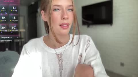 Snapshot of your_sweet_angel_ chatting on 26, 9, 2025 Mia  online show from 26, 9, 2025
