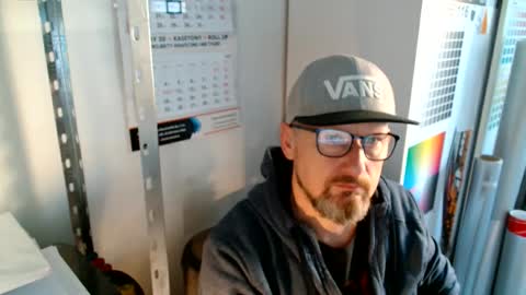 Snapshot of your_tipie chatting on 22, 10, 2025 your_tipie online show from 22, 10, 2025