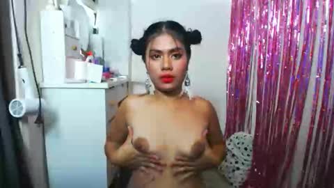 Snapshot of yourasian_sweetgurl69 chatting on 7, 10, 2025 A V A online show from 7, 10, 2025