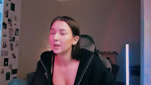 Snapshot of yourcandymint chatting on 4, 11, 2025 Alia online show from 4, 11, 2025