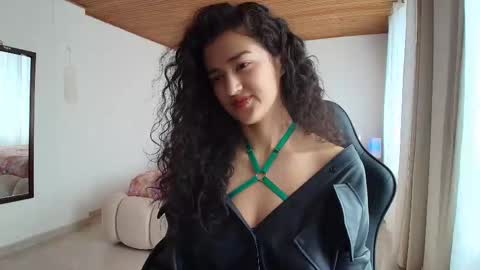 Snapshot of yourdreamgirl2025 chatting on 29, 10, 2025 yourdreamgirl2025 online show from 29, 10, 2025