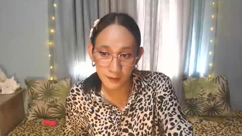 ZOE KHATE online show from 8, 4, 2026