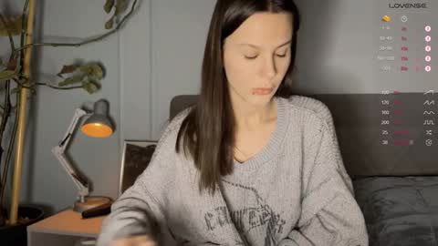 Snapshot of yourher0in chatting on 5, 12, 2024 Aida online show from 5, 12, 2024