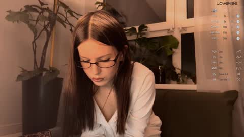 Snapshot of yourher0in chatting on 1, 3, 2025 Aida online show from 1, 3, 2025