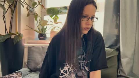 Snapshot of yourher0in chatting on 3, 3, 2025 Aida online show from 3, 3, 2025