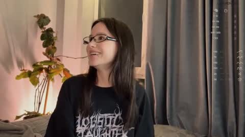 Snapshot of yourher0in chatting on 11, 3, 2025 Aida online show from 11, 3, 2025