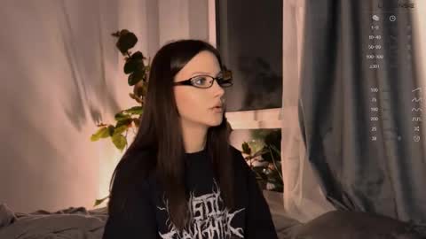 Snapshot of yourher0in chatting on 11, 3, 2025 Aida online show from 11, 3, 2025