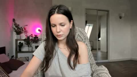 Snapshot of yourher0in chatting on 9, 9, 2025 Aida online show from 9, 9, 2025