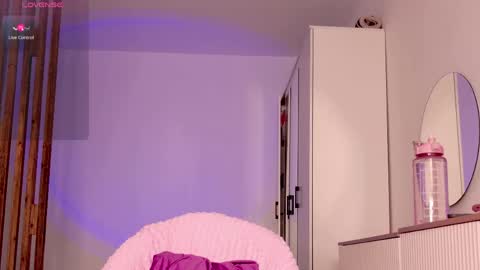 Julia 3 online show from 13, 4, 2026