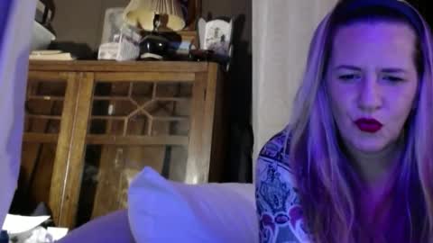 yourmomma999 online show from 4, 1, 2025