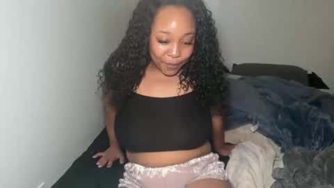 Snapshot of yourmommysilk chatting on 29, 4, 2026 YOURMOMMY online show from 29, 4, 2026