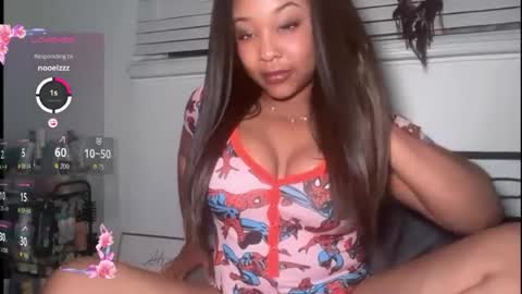 Snapshot of yourmommysilk chatting on 17, 6, 2026 YOURMOMMY online show from 17, 6, 2026