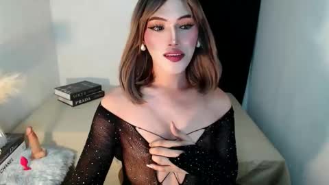 TIFFANY SUCKING QUEEN online show from 9, 5, 2026
