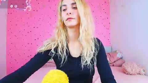 Snapshot of yours_lisa chatting on 19, 11, 2025 online show from 19, 11, 2025