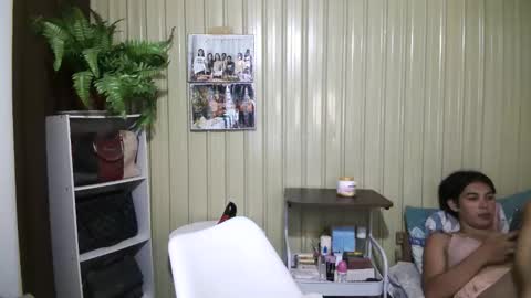 yoursubmissive_larah online show from 13, 5, 2026