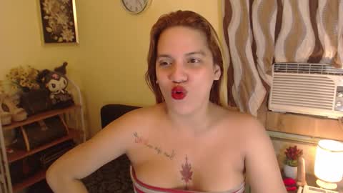 Snapshot of yoursweetangelxxx chatting on 11, 10, 2025 YourDreamgirl  online show from 11, 10, 2025