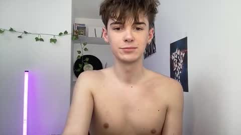 yoursweetyguy online show from 16, 4, 2026