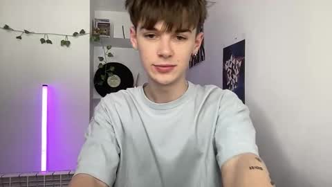 yoursweetyguy online show from 17, 4, 2026