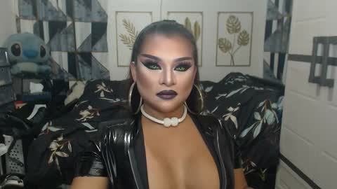 Snapshot of yourtrannyqueenxxx chatting on 16, 9, 2025 Anastacia Grey online show from 16, 9, 2025