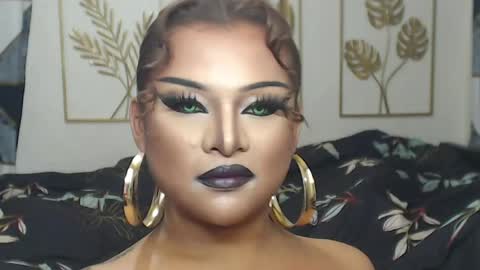 Snapshot of yourtrannyqueenxxx chatting on 19, 4, 2026 Anastacia Grey online show from 19, 4, 2026