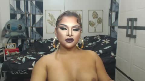Snapshot of yourtrannyqueenxxx chatting on 1, 5, 2026 Anastacia Grey online show from 1, 5, 2026