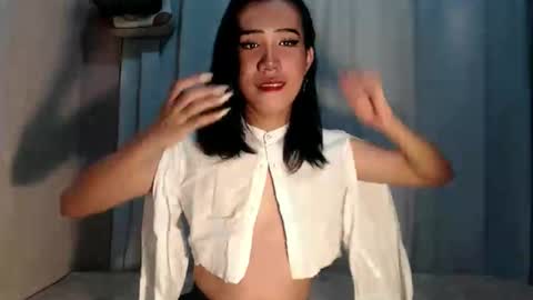 Snapshot of yourwife_material99 chatting on 5, 4, 2026 yourwife_material99 online show from 5, 4, 2026