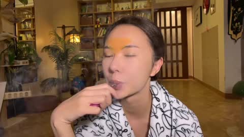 Snapshot of yuanlili chatting on 5, 12, 2025 lili online show from 5, 12, 2025