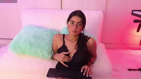 Snapshot of yues0506 chatting on 16, 12, 2024 Yurani online show from 16, 12, 2024