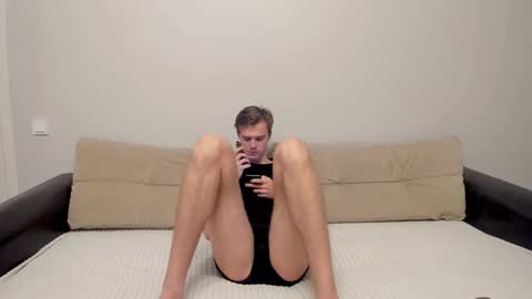 Snapshot of yueslang chatting on 2, 10, 2025 Yue Lang and Samm online show from 2, 10, 2025