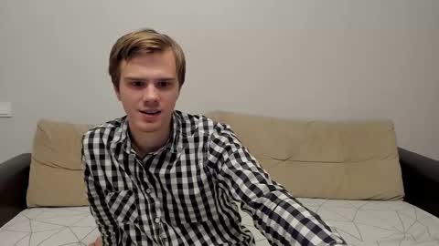 Snapshot of yueslang chatting on 7, 11, 2025 Yue Lang and Samm online show from 7, 11, 2025