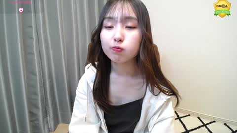 yui_x online show from 12, 1, 2025