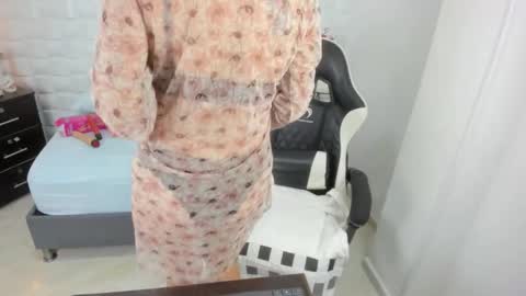 Snapshot of yulitza1025 chatting on 24, 10, 2025 Y U L I T Z A online show from 24, 10, 2025