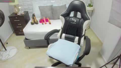 Snapshot of yulitza1025 chatting on 6, 11, 2025 Y U L I T Z A online show from 6, 11, 2025