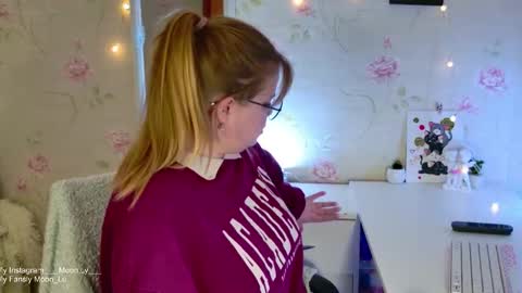 Polly online show from 2, 12, 2025