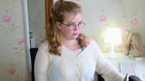 Snapshot of yumm_lolly chatting on 9, 4, 2026 Polly online show from 9, 4, 2026